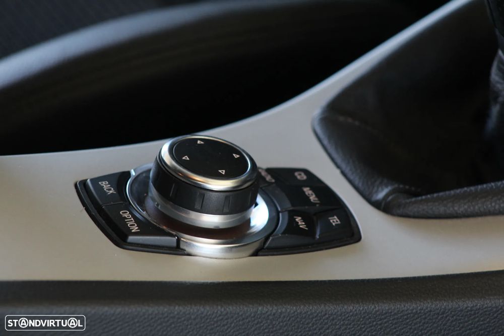 BMW 318 d Line Sport - 37
