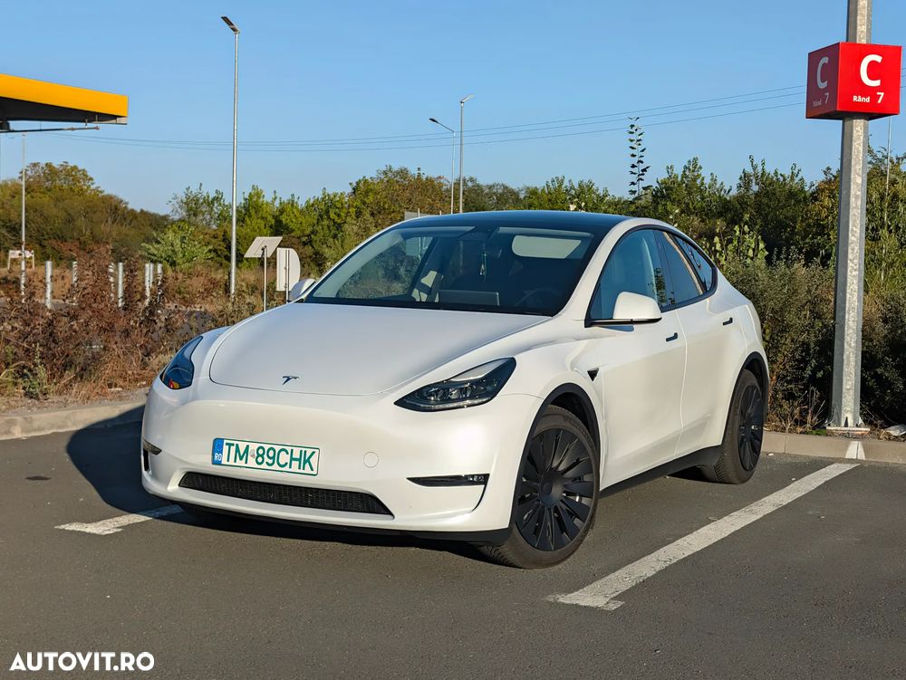 Tesla Model Y - 3