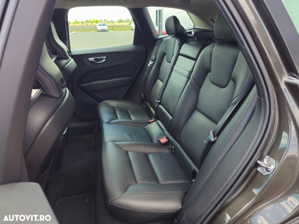 Volvo XC 60 B4 MHEV AWD Inscription - 32