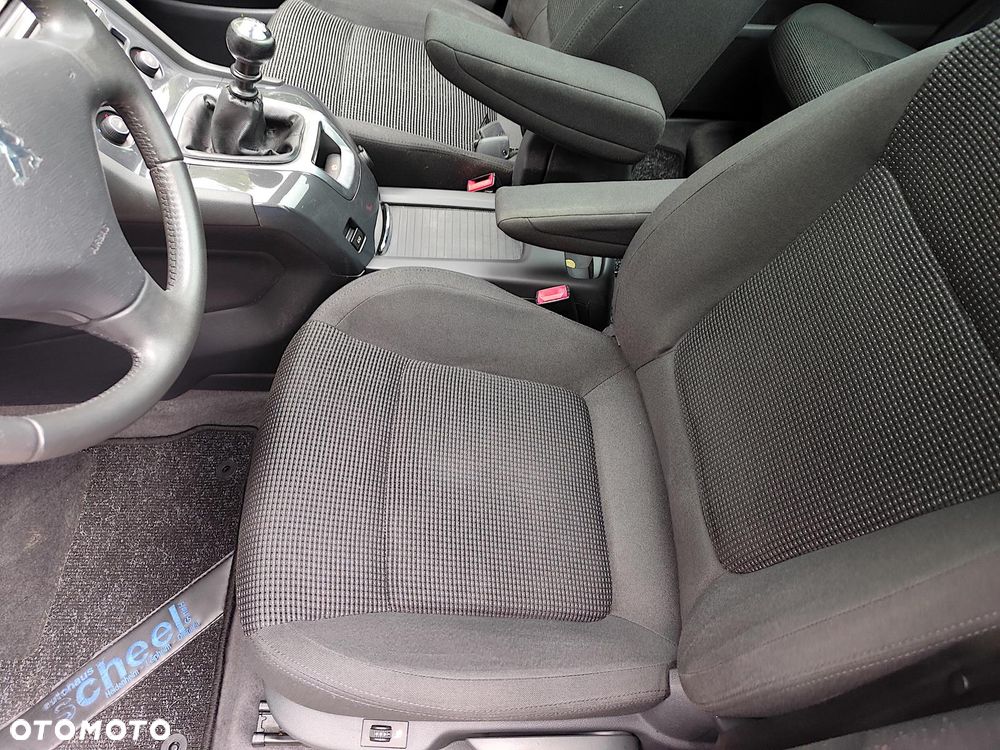 Peugeot 5008 HDI FAP 150 Family Plus - 27