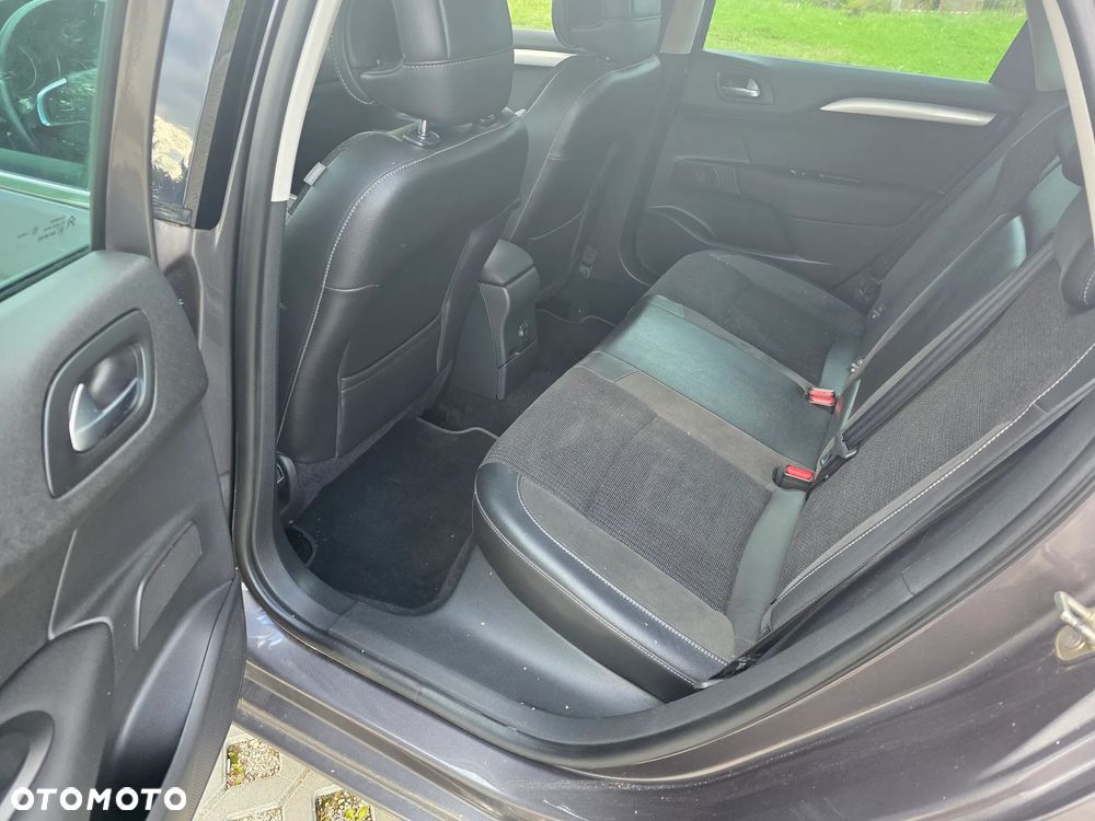 Citroën C4 e-HDi 115 ETG6 Exclusive - 12