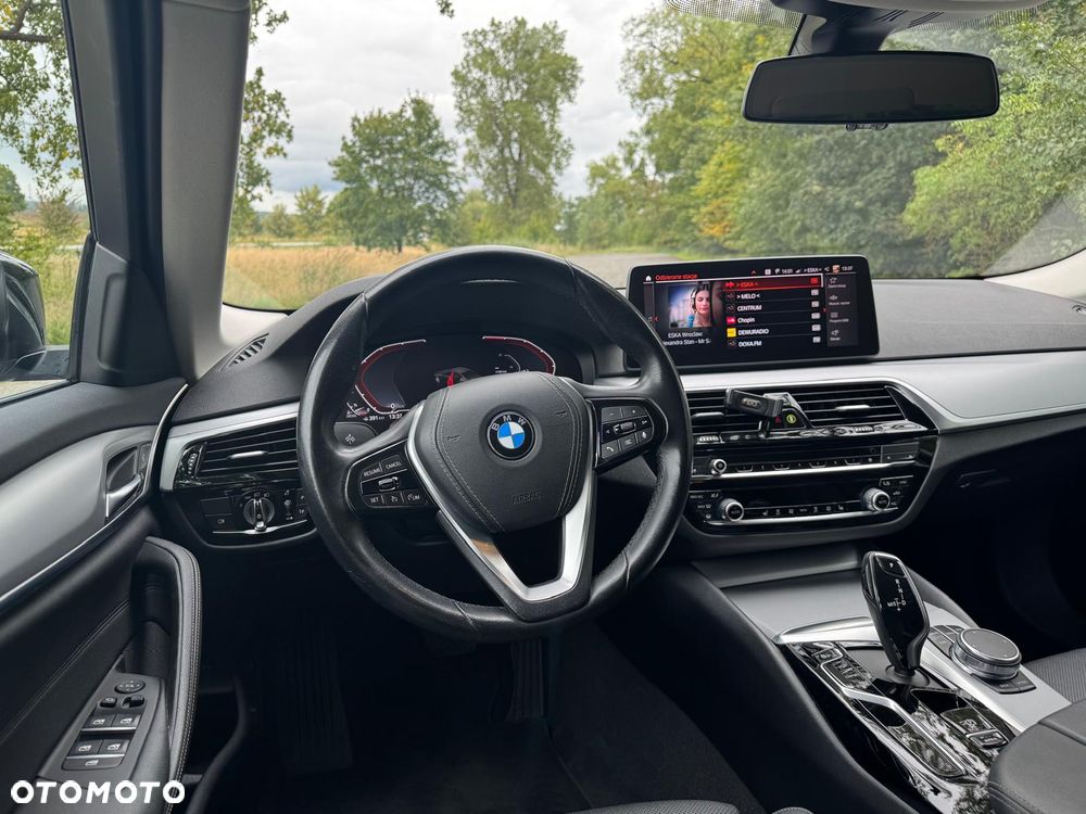 BMW Seria 5 520d xDrive MHEV - 2