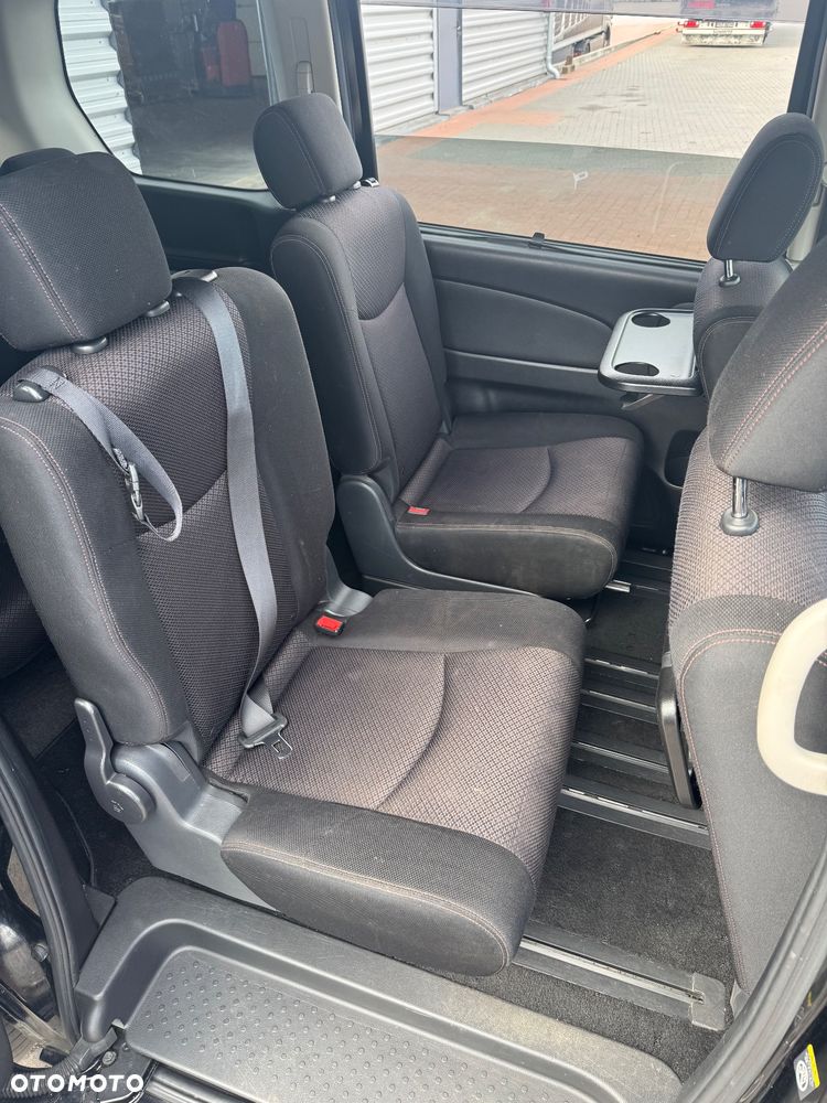 Nissan Serena - 18