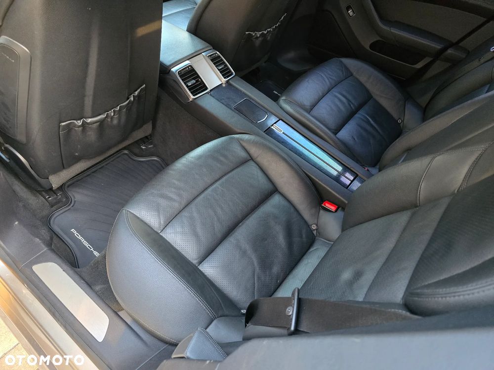 Porsche Panamera 4 PDK Edition - 8