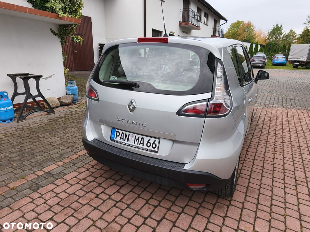Renault Scenic 1.6 16V 110 Authentique - 11
