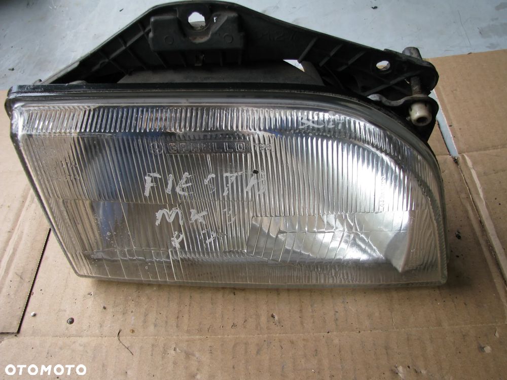 FORD FIESTA MK1 I LAMPA PRAWY PRZÓD PRAWA