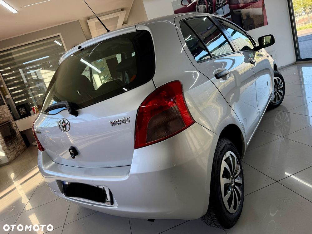 Toyota Yaris 1.0 Luna A/C - 24