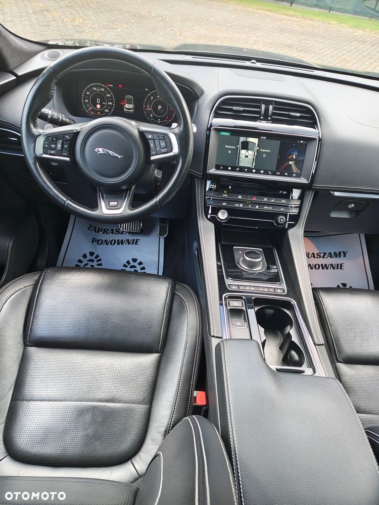 Jaguar F-Pace - 5