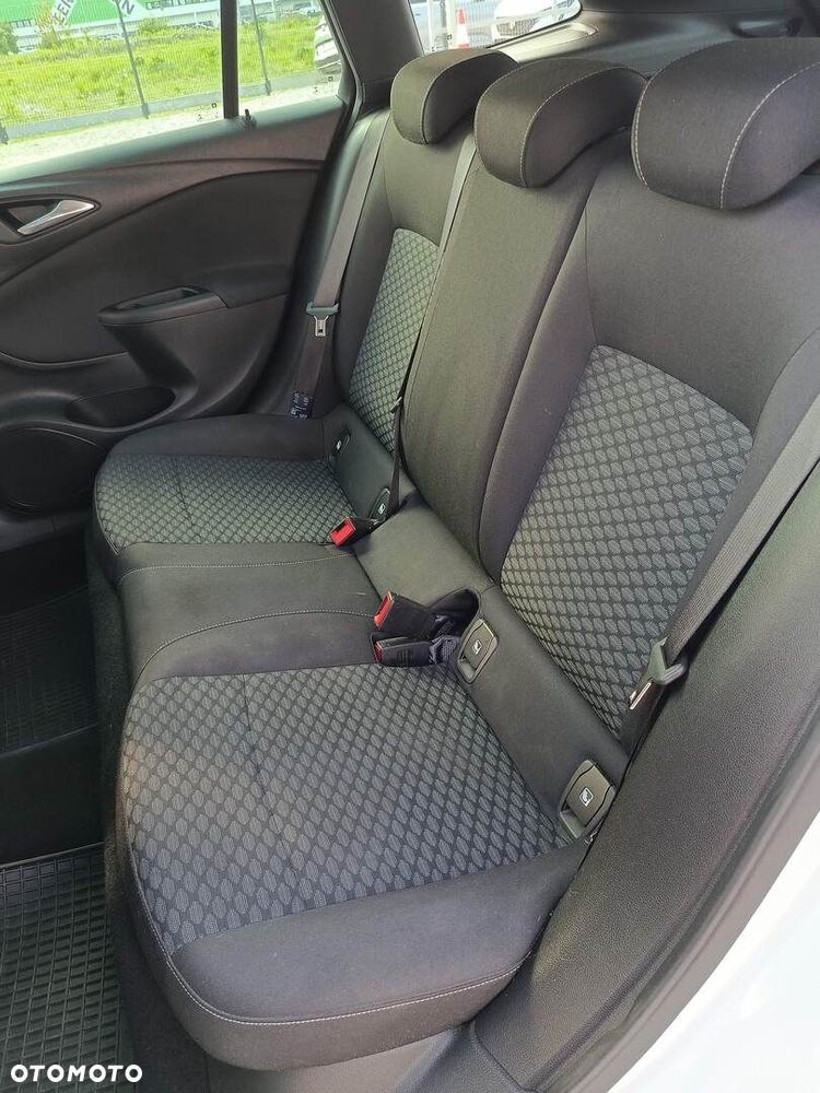 Opel Astra 1.2 T Elegance S&S - 9