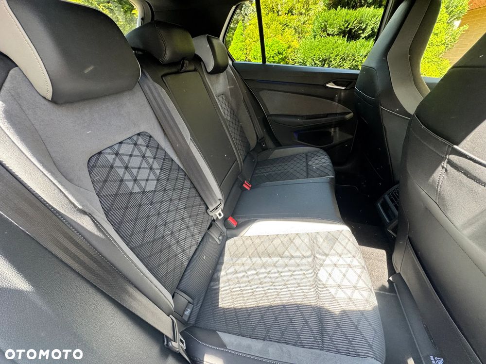 Volkswagen Golf 1.5 eTSI mHEV R-Line Plus DSG - 12