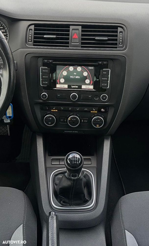 Volkswagen Jetta - 16