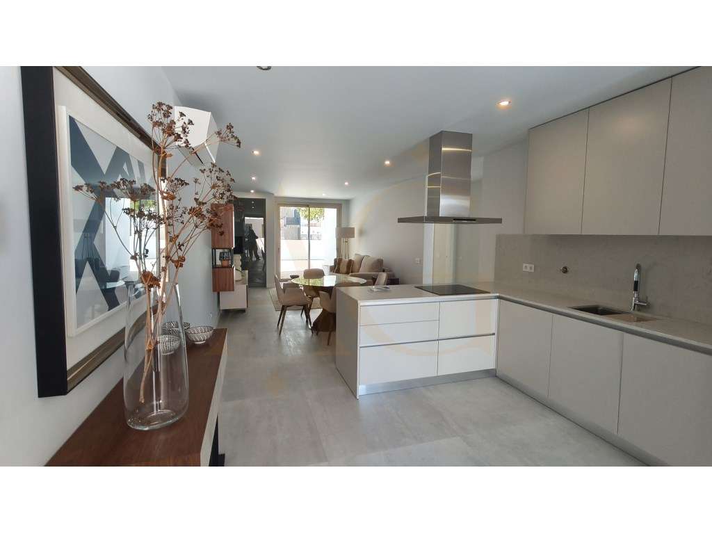Apartamento T2 rés-do-chão com piscina e garagem em Cabanas de Tavira - Grande imagem: 2/18