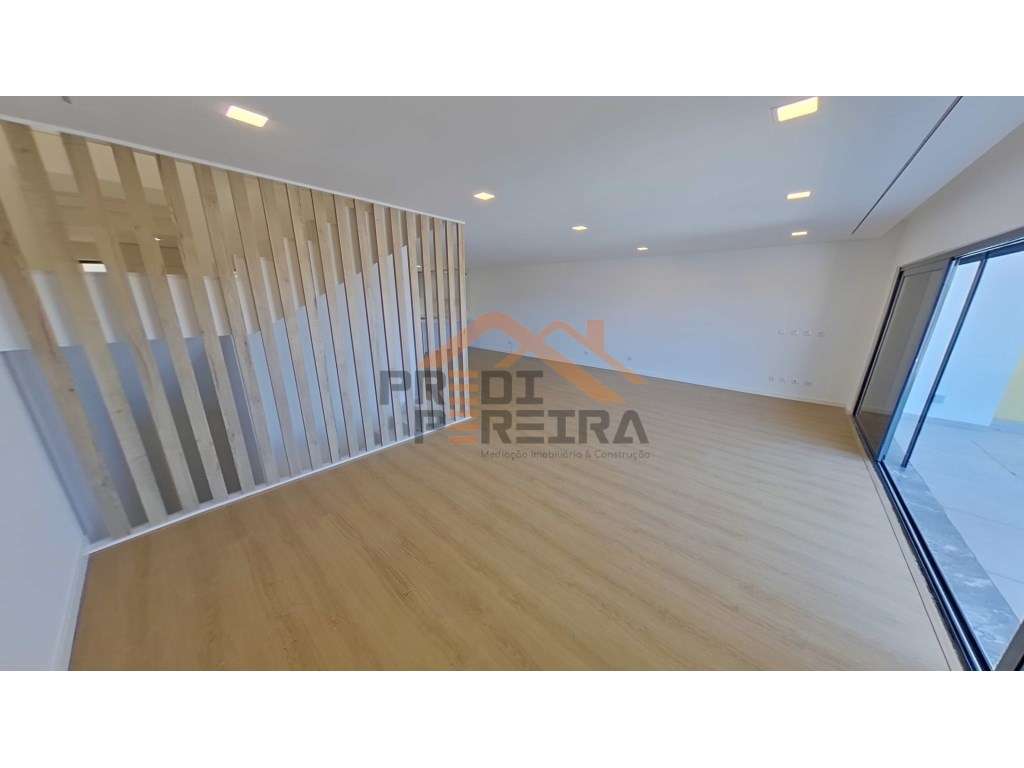 Moradia T5, com piscina, situada na Mealhada, Loures. - Grande imagem: 4/48