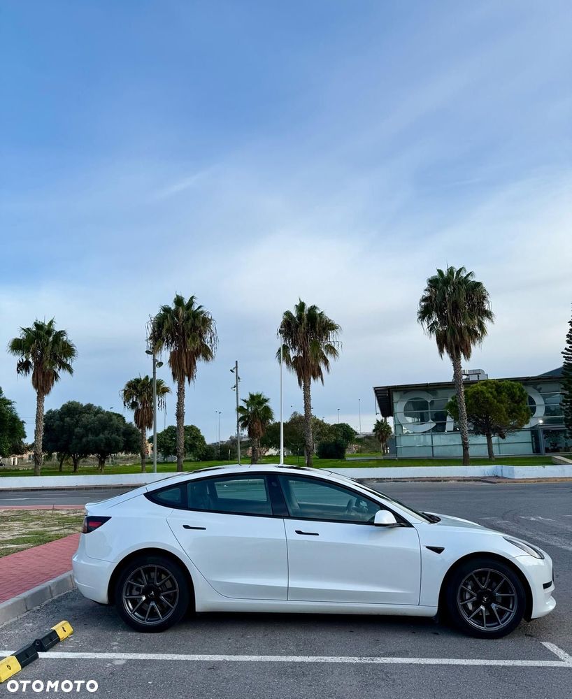 Tesla Model 3 - 5