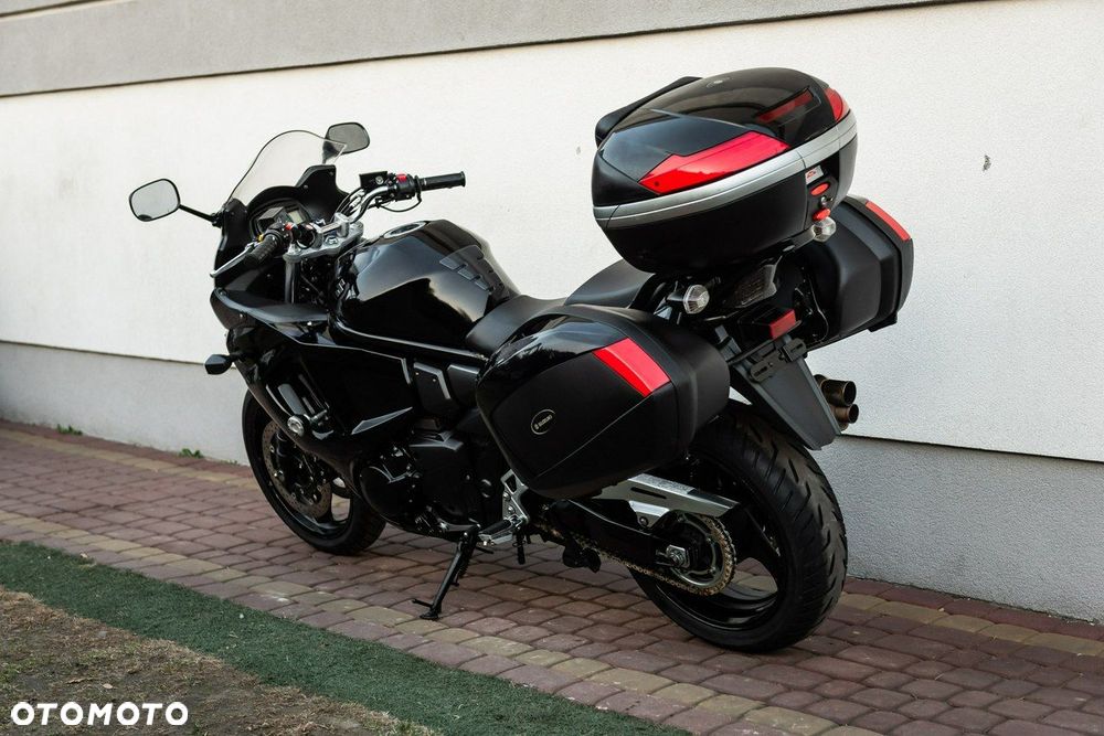Suzuki GSX - 6