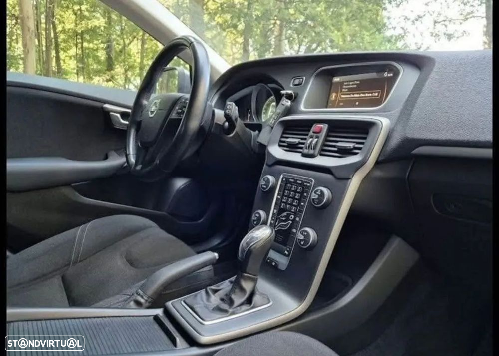 Volvo V40 1.6 D2 R-Design Momentum Powershift - 5