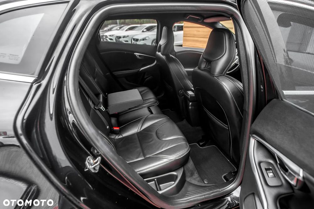 Volvo V40 D4 Drive-E R-Design Momentum - 19