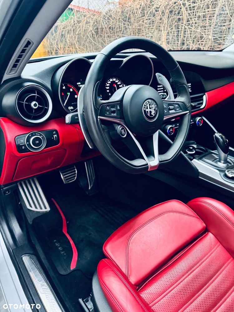 Alfa Romeo Giulia 2.2 Diesel AT8-Q4 Veloce - 11