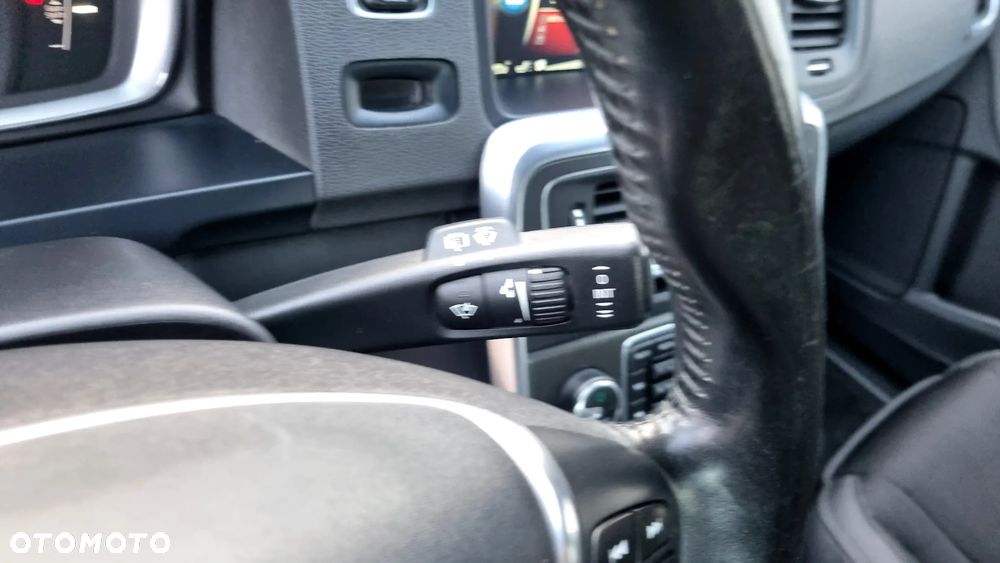 Volvo V60 D4 Momentum - 23