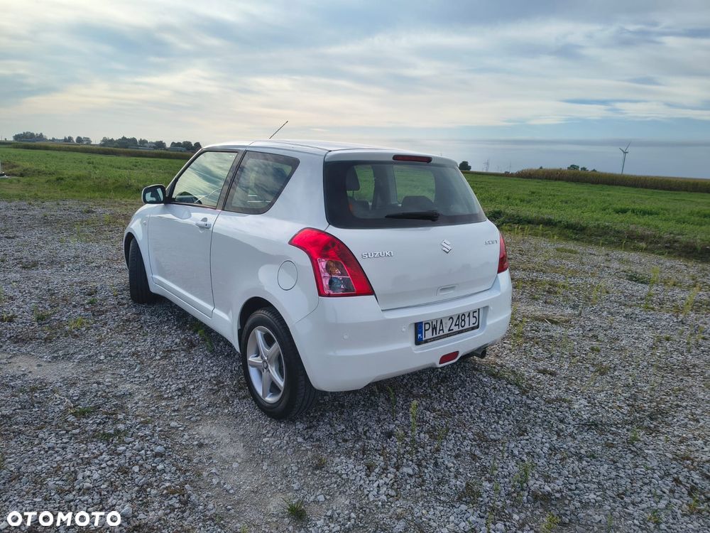 Suzuki Swift 2009 photo 2