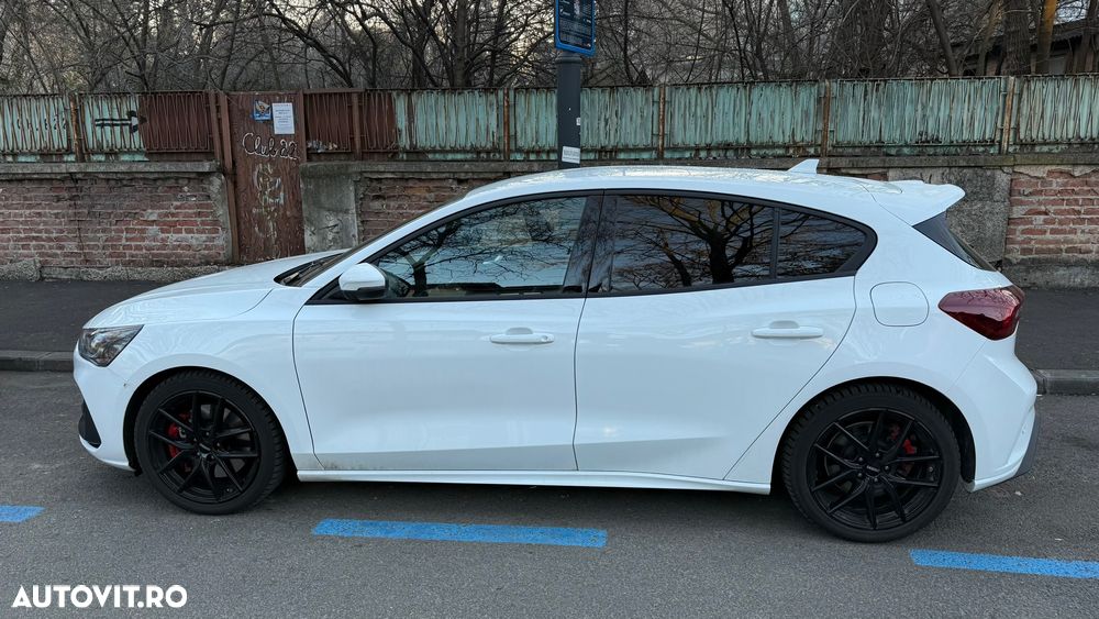 Ford Focus 2.3 Ecoboost 6MT ST X - 18