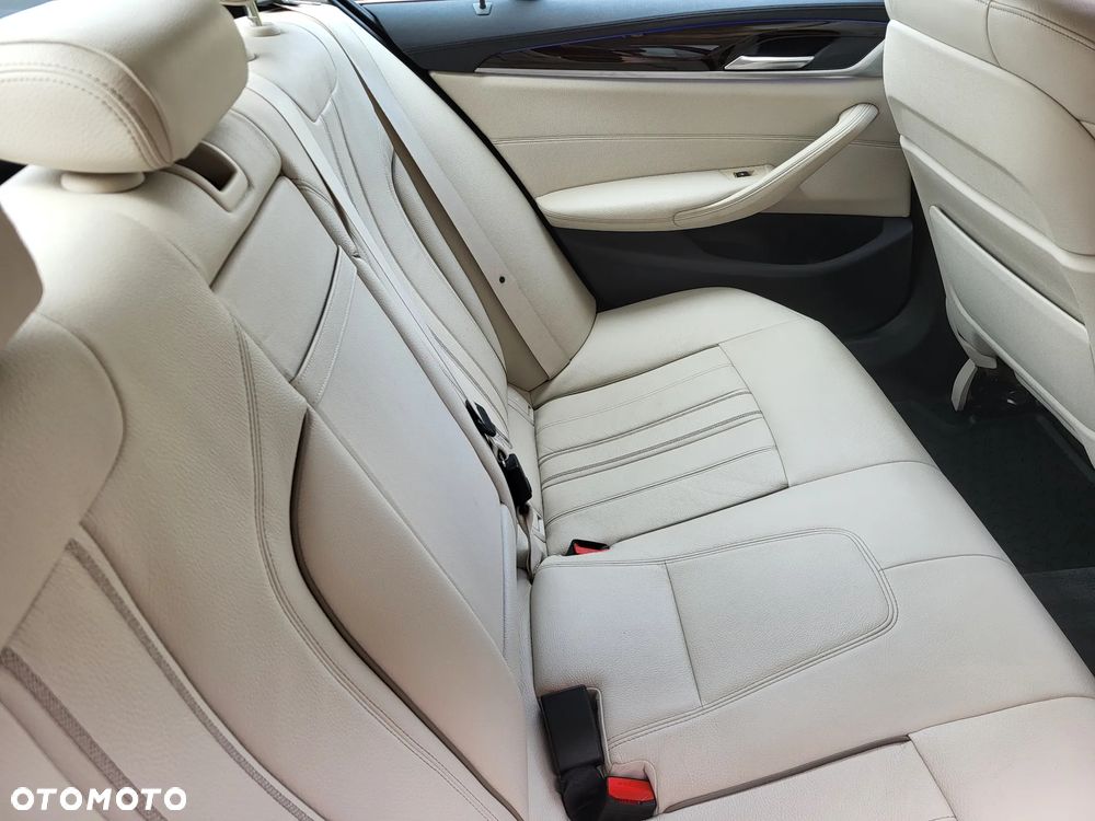 BMW Seria 5 540i xDrive Luxury Line - 30