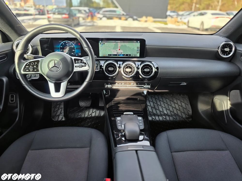 Mercedes-Benz CLA 180 d Progressive 8G-DCT - 17