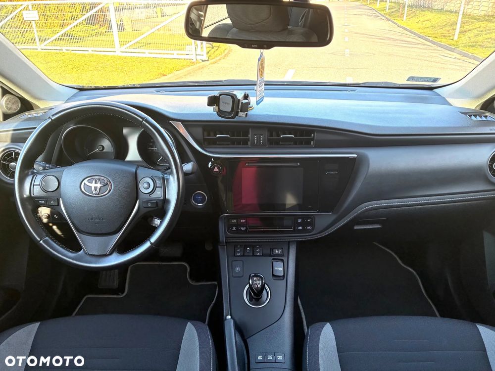 Toyota Auris Hybrid 135 Prestige - 9