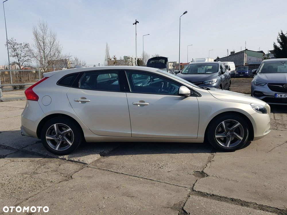 Volvo V40 T2 - 4