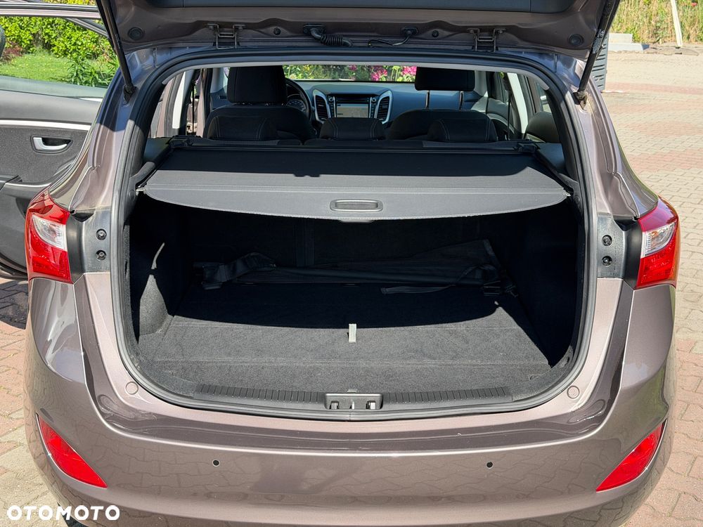 Hyundai i30 blue Kombi 1.4 YES Gold - 24