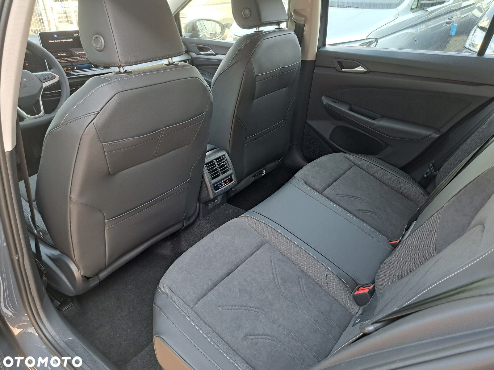 Volkswagen Golf - 11