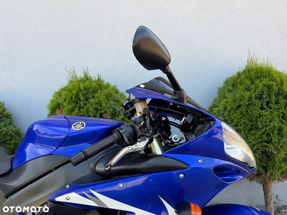Yamaha R1 - 15