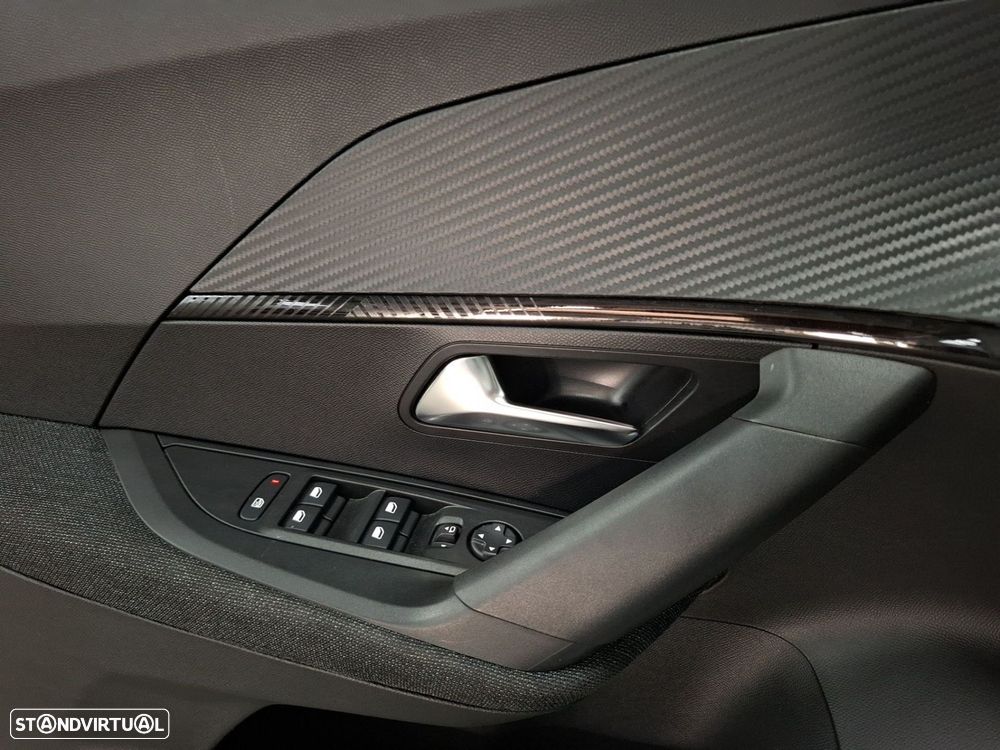 Peugeot e-2008 54 kWh Style - 24