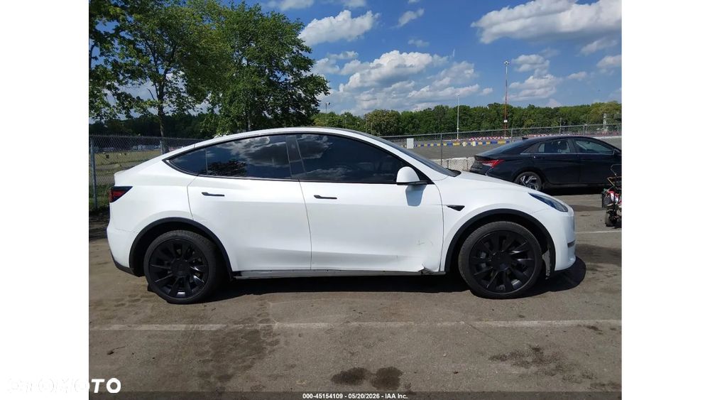 Tesla Model Y Long Range Dual Motor AWD - 6