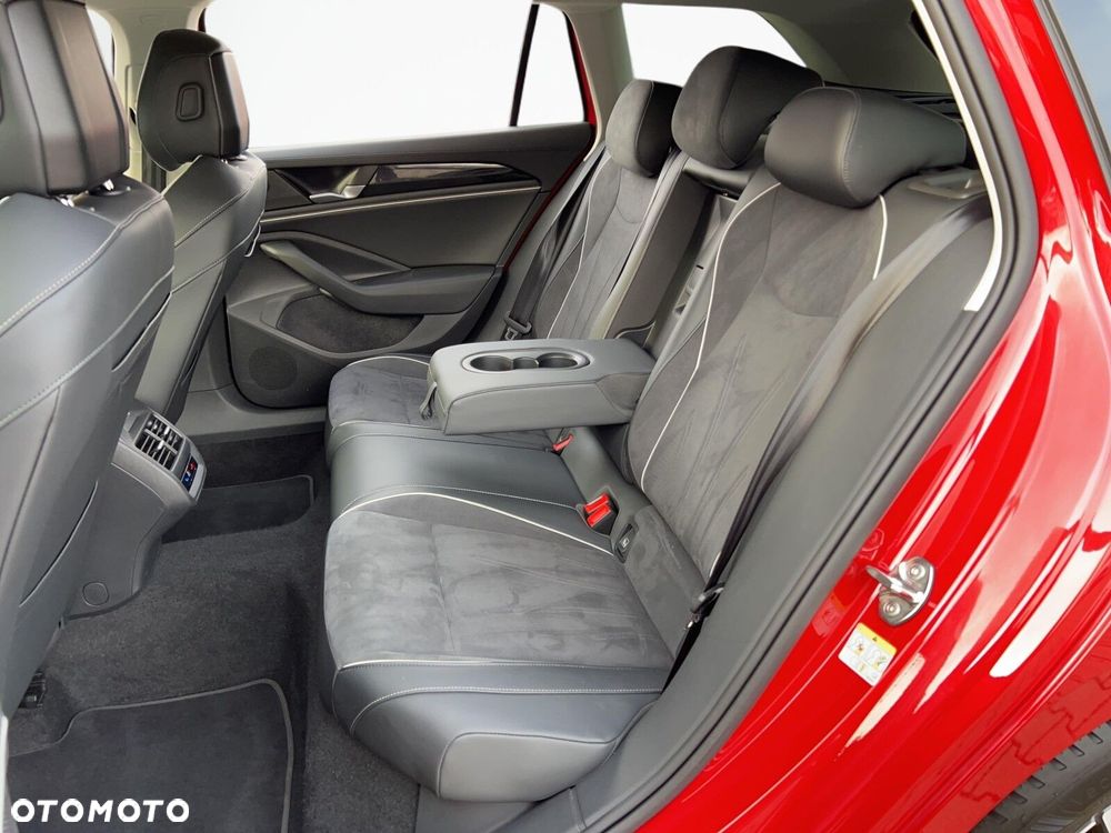 Volkswagen Passat - 12