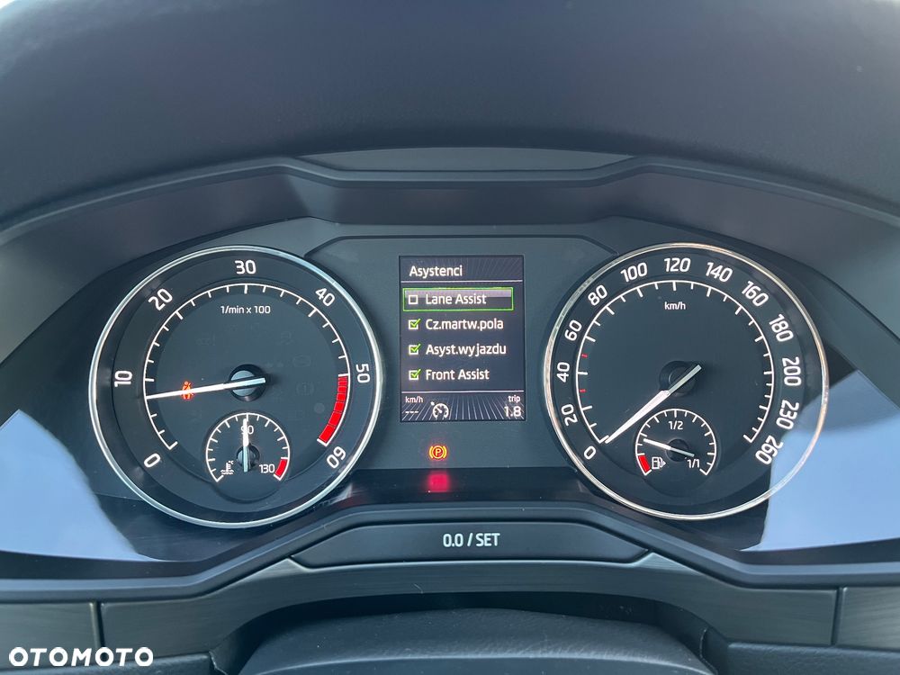 Skoda Superb 2.0 TDI Premium Edition - 37