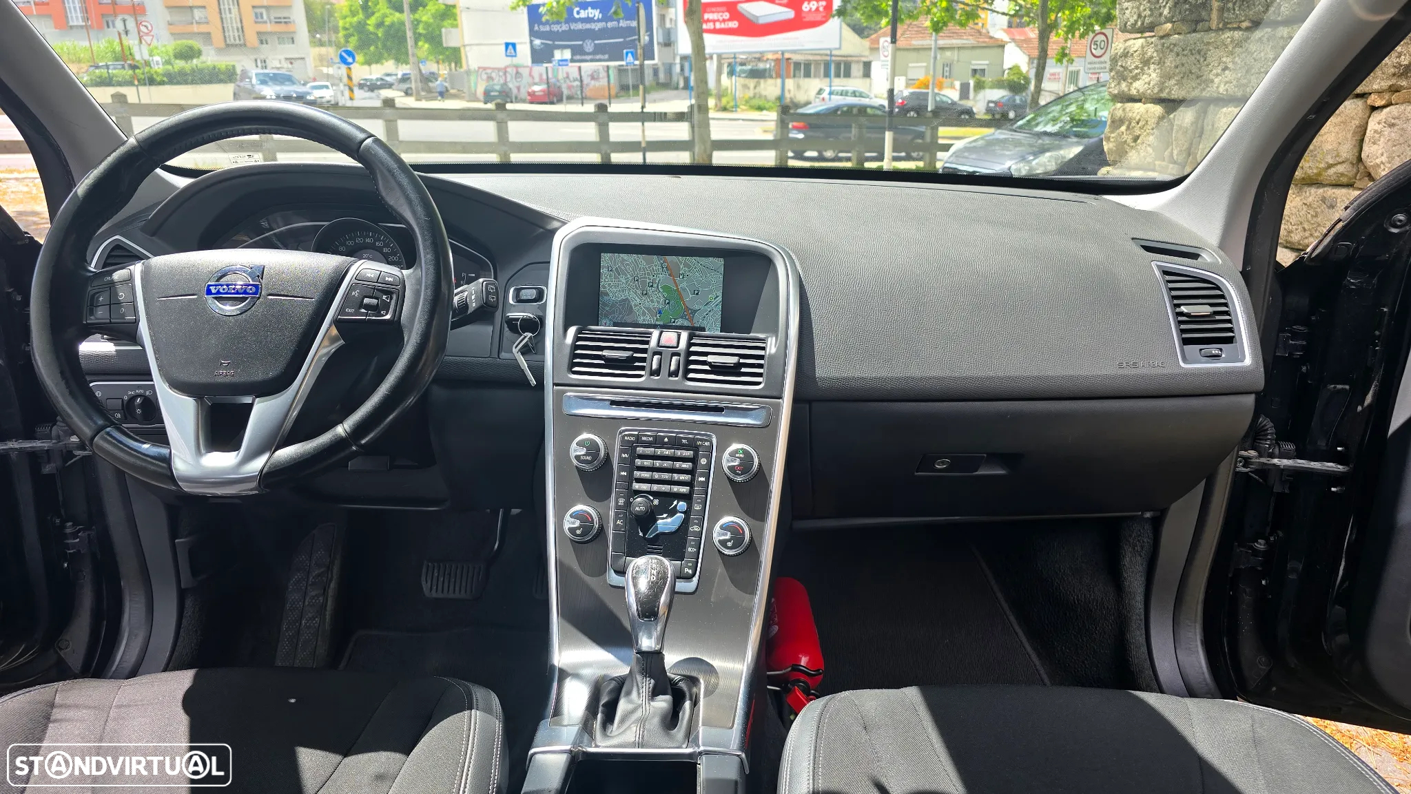Volvo XC 60 2.0 D4 Momentum Geartronic - 35
