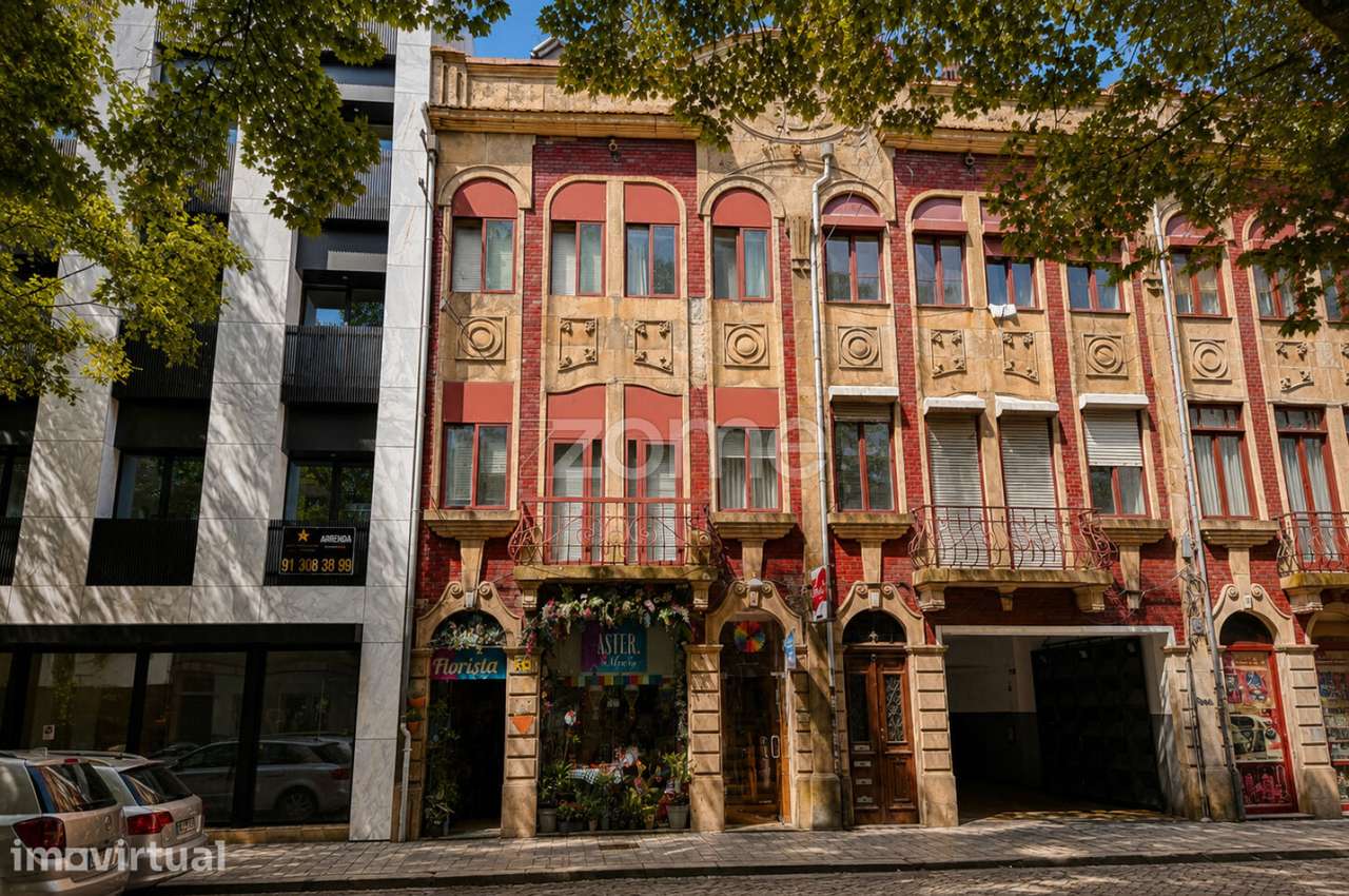 Um Edifício de Carácter Único no Centro do Porto - Grande imagem: 2/24