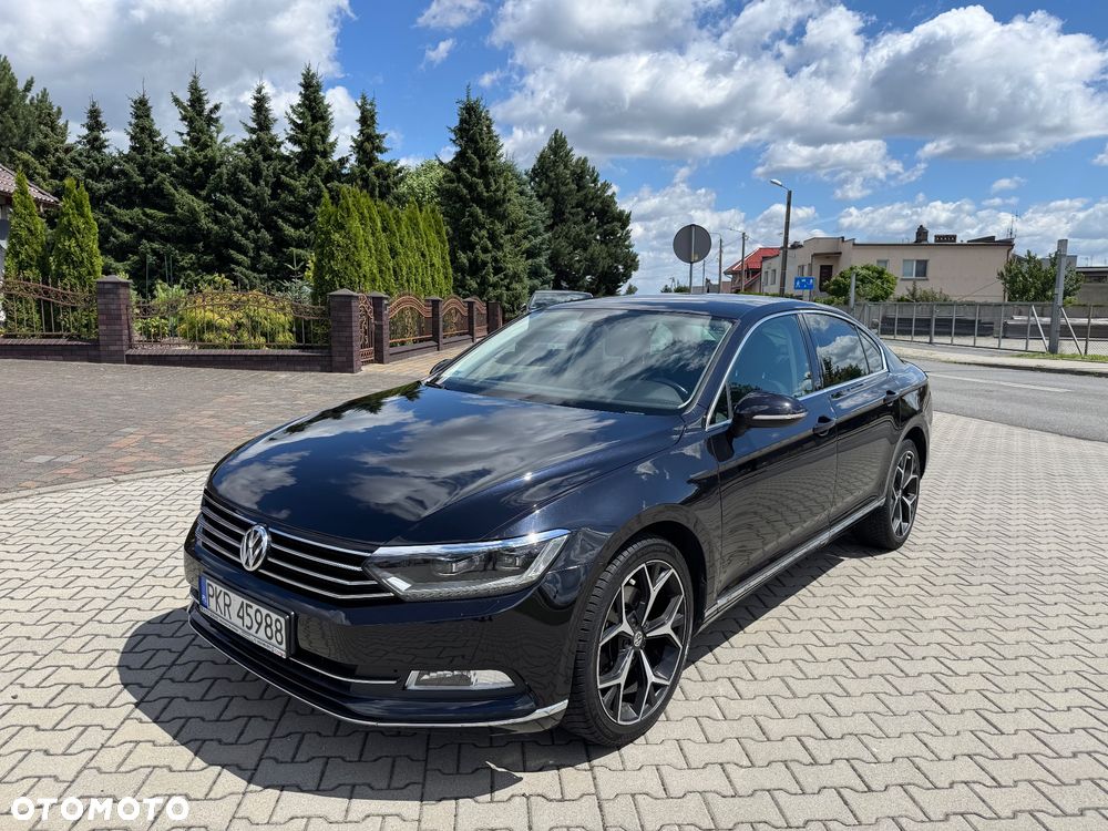 Volkswagen Passat - 1