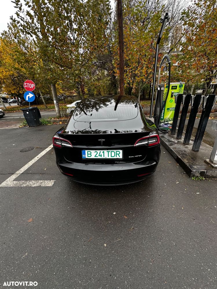Tesla Model 3 - 4