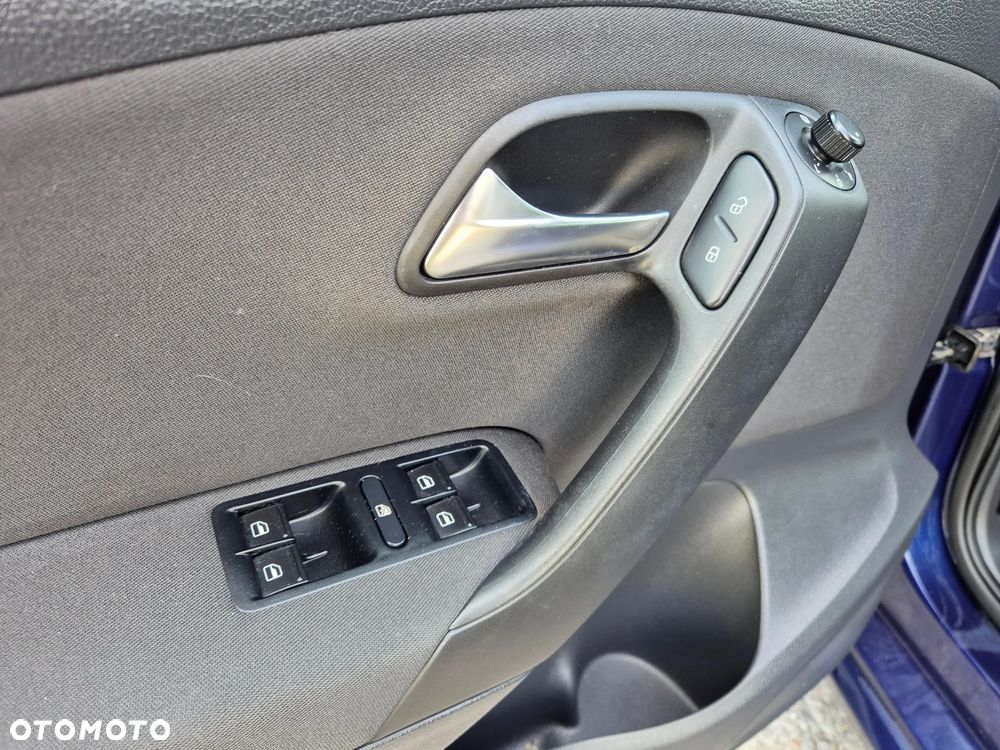 Volkswagen Polo 1.2 TSI MATCH - 37