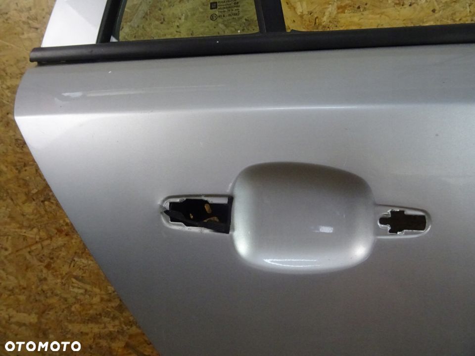 DRZWI PRAWY TYŁ OPEL ASTRA III H LIFT 1.7CDTI - 4