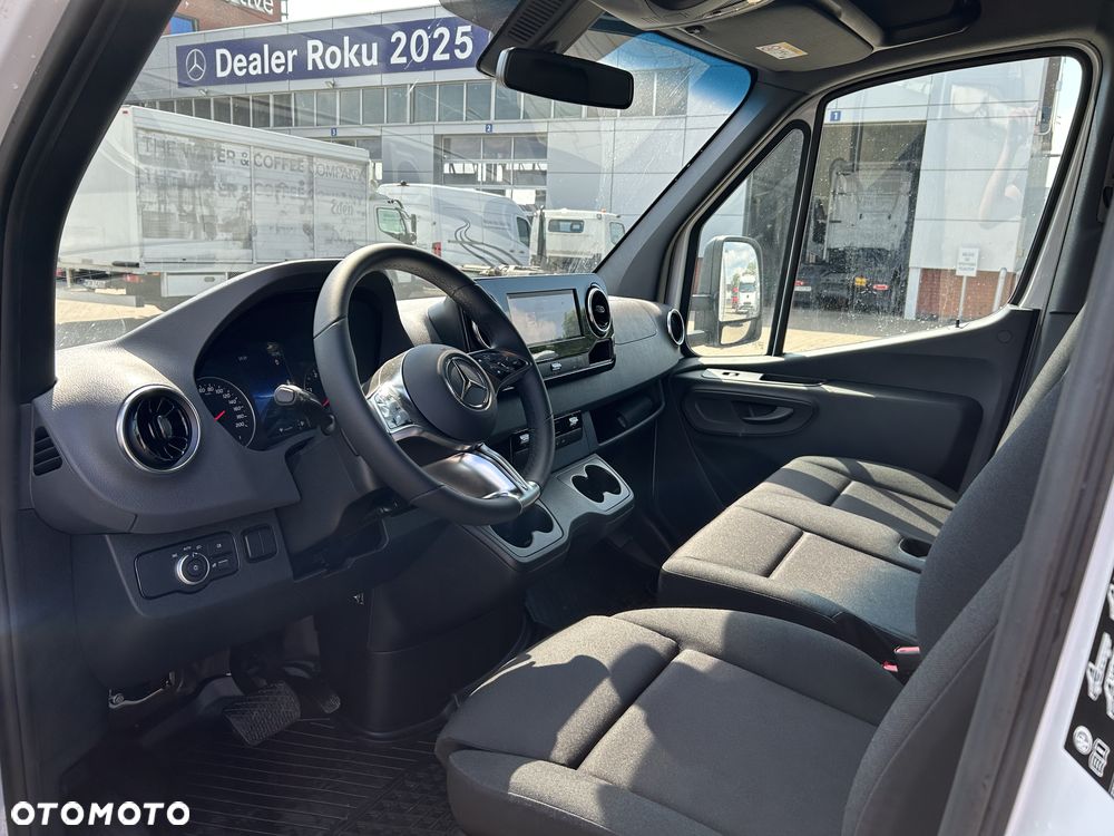 Mercedes-Benz Sprinter - 11