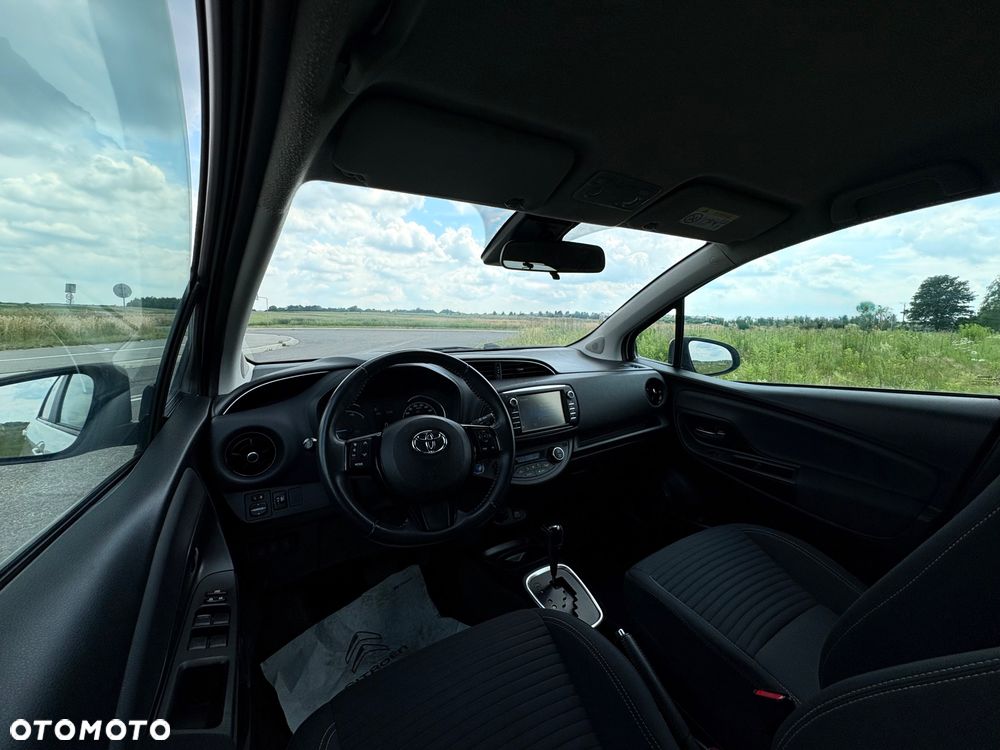 Toyota Yaris Hybrid 100 Premium - 16