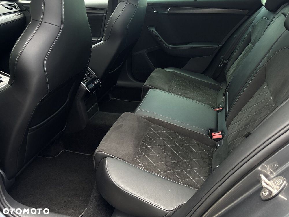 Skoda Superb 2.0 TDI SCR 4x4 Sportline DSG - 13