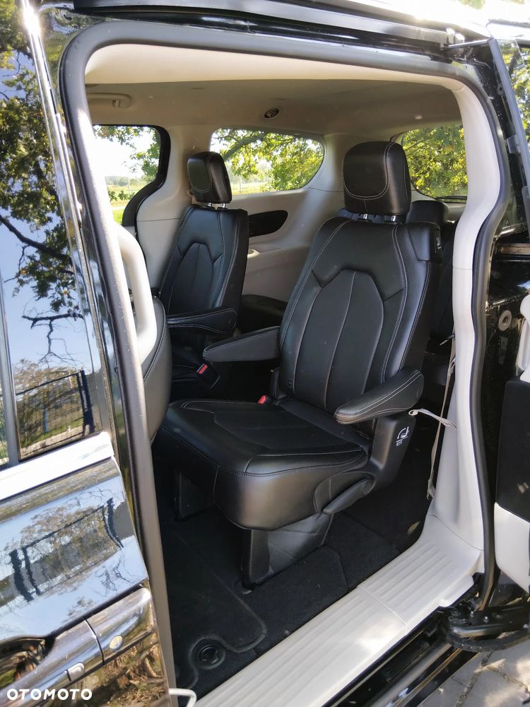Chrysler Pacifica - 14