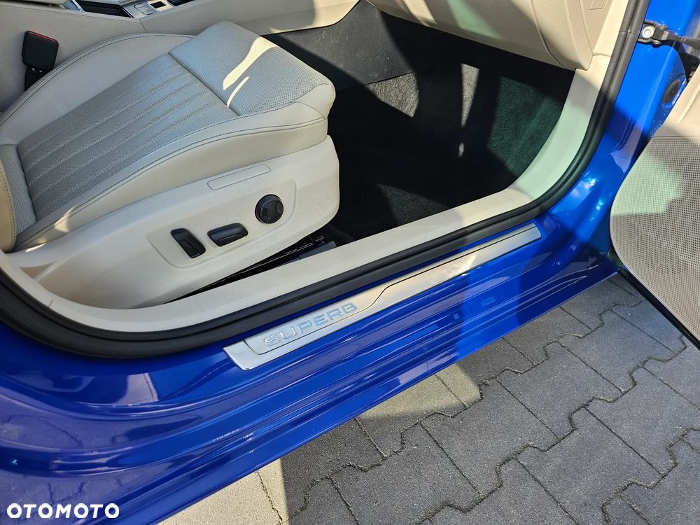 Skoda Superb 2.0 TDI DSG Premium Edition - 31