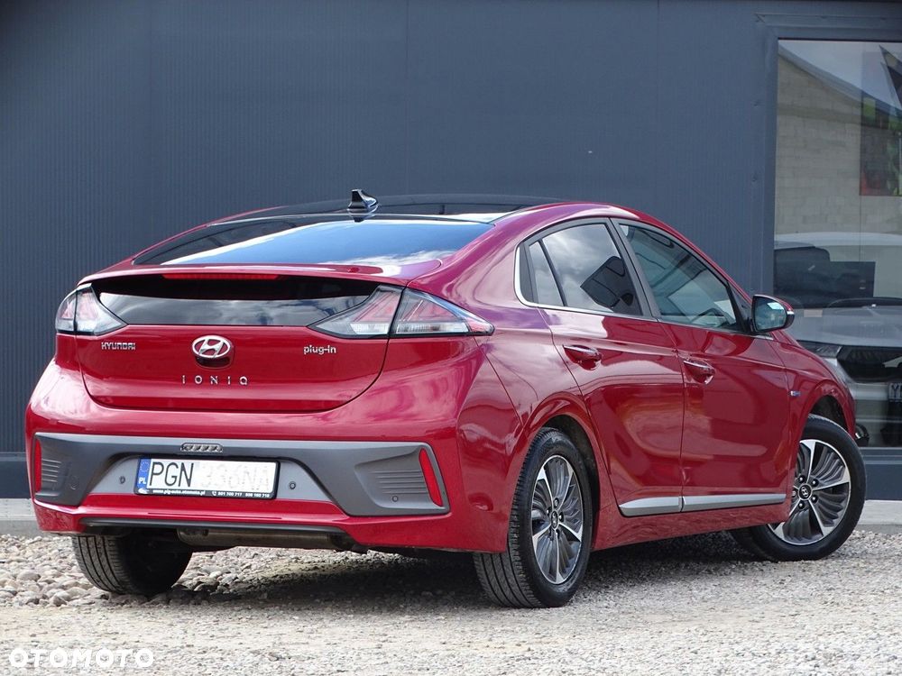 Hyundai IONIQ - 7