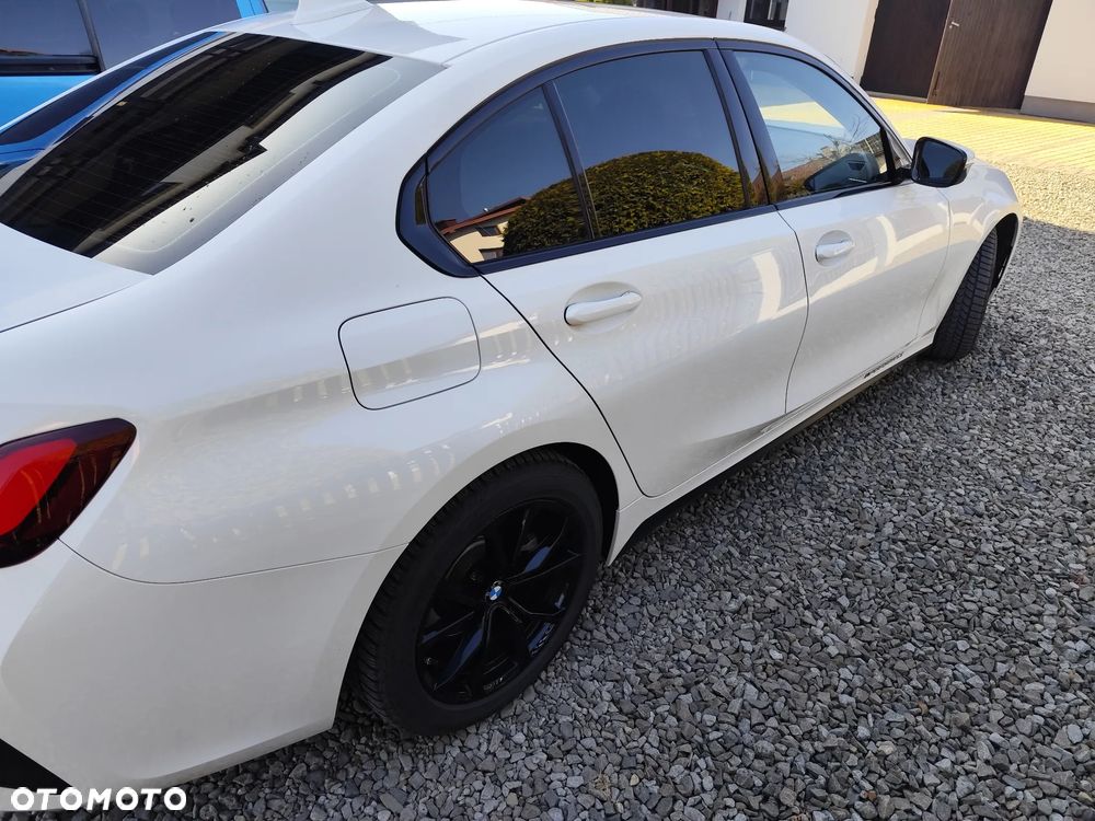 BMW Seria 3 2022 photo 3
