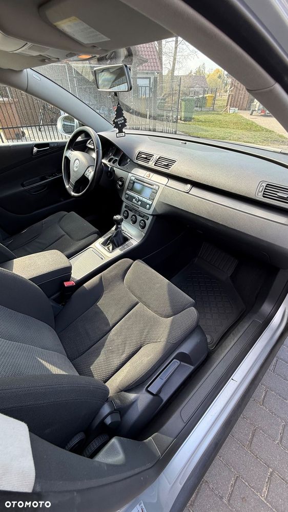 Volkswagen Passat - 21